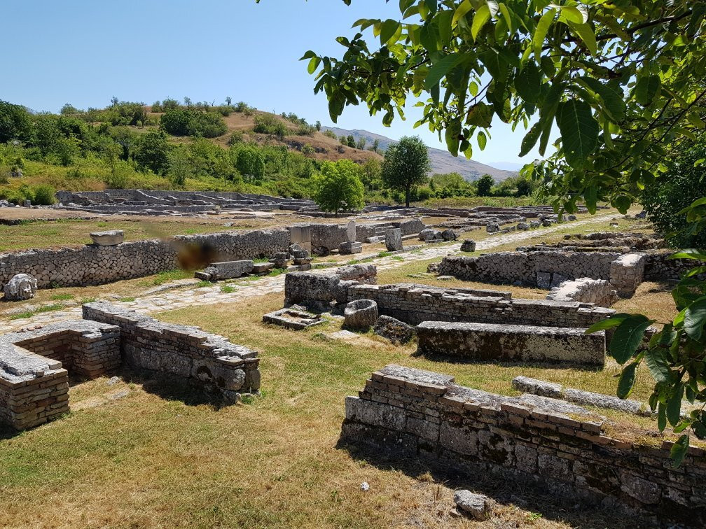 Area Archeologica di Alba Fucens景点图片