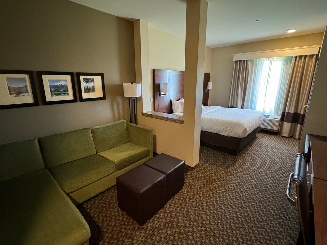 Comfort Suites Burlington Near I-5主图