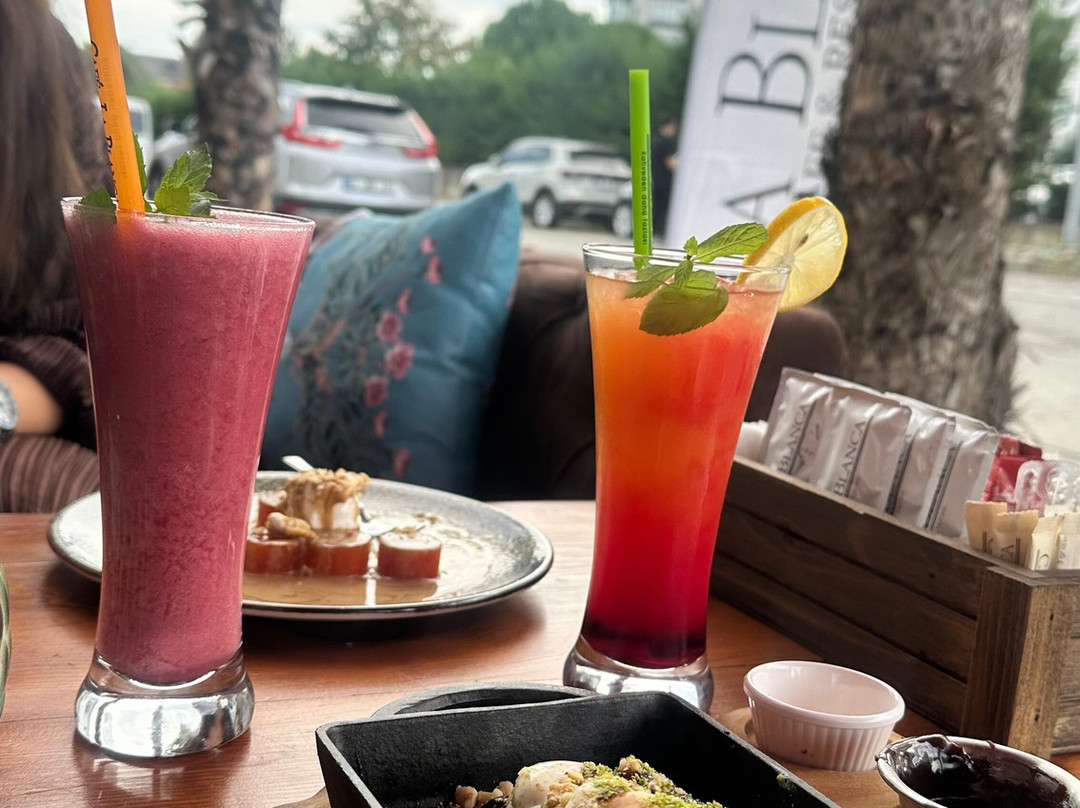 La Blanca / Cafe Restaurant