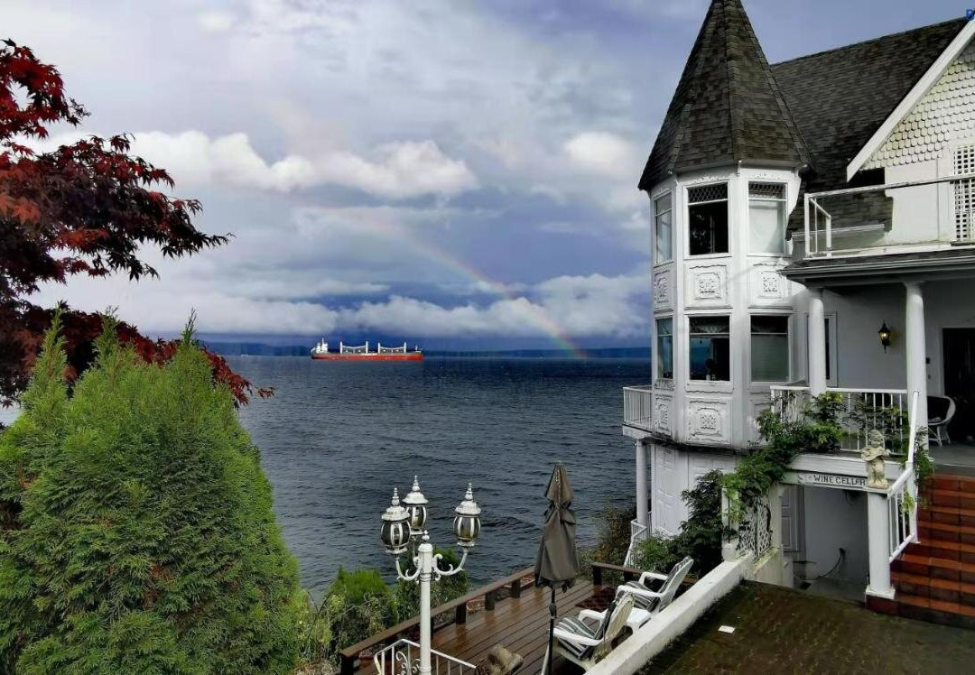 Castle Cove Inn
