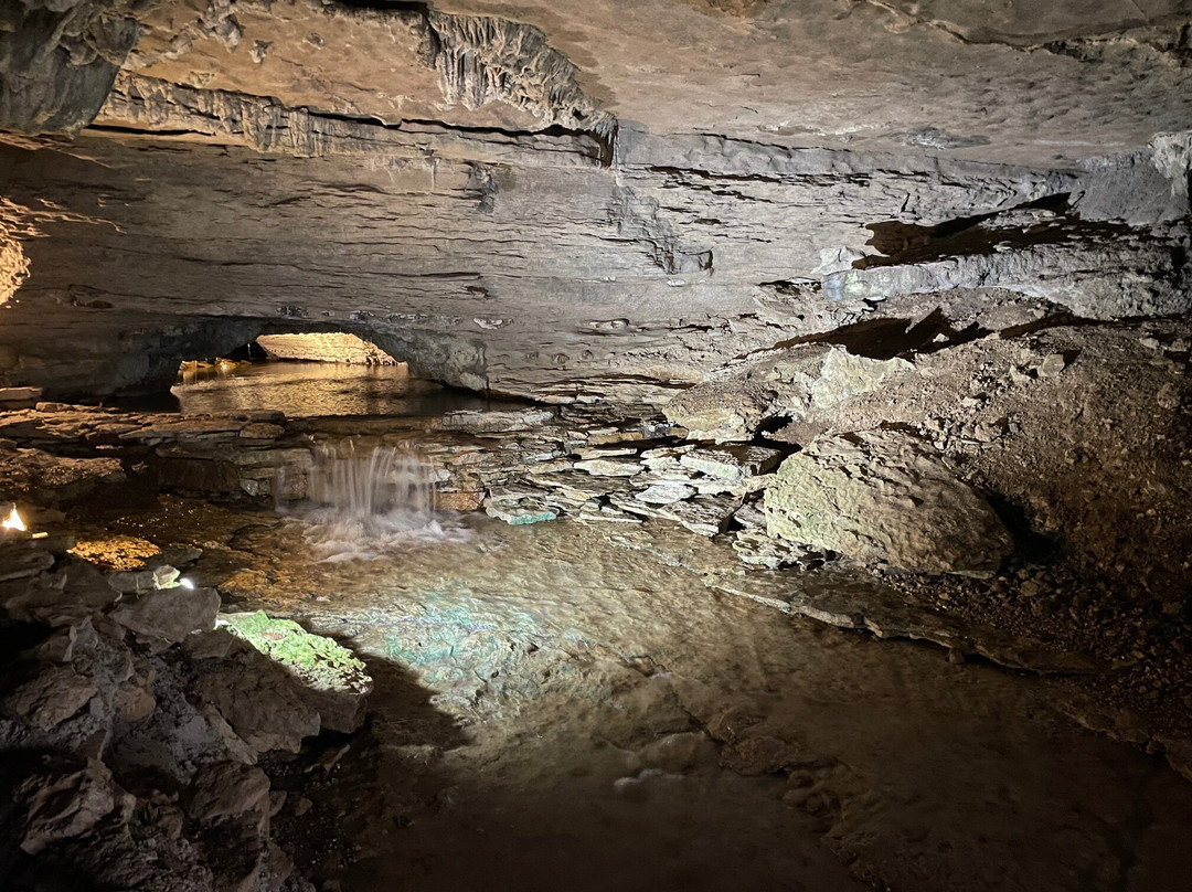 War Eagle Cavern on Beaver Lake-罗杰斯必去景点
