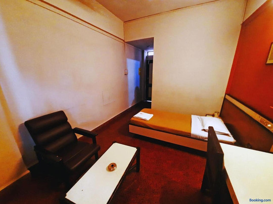 STAYMAKER Sanman Deluxe Lodge