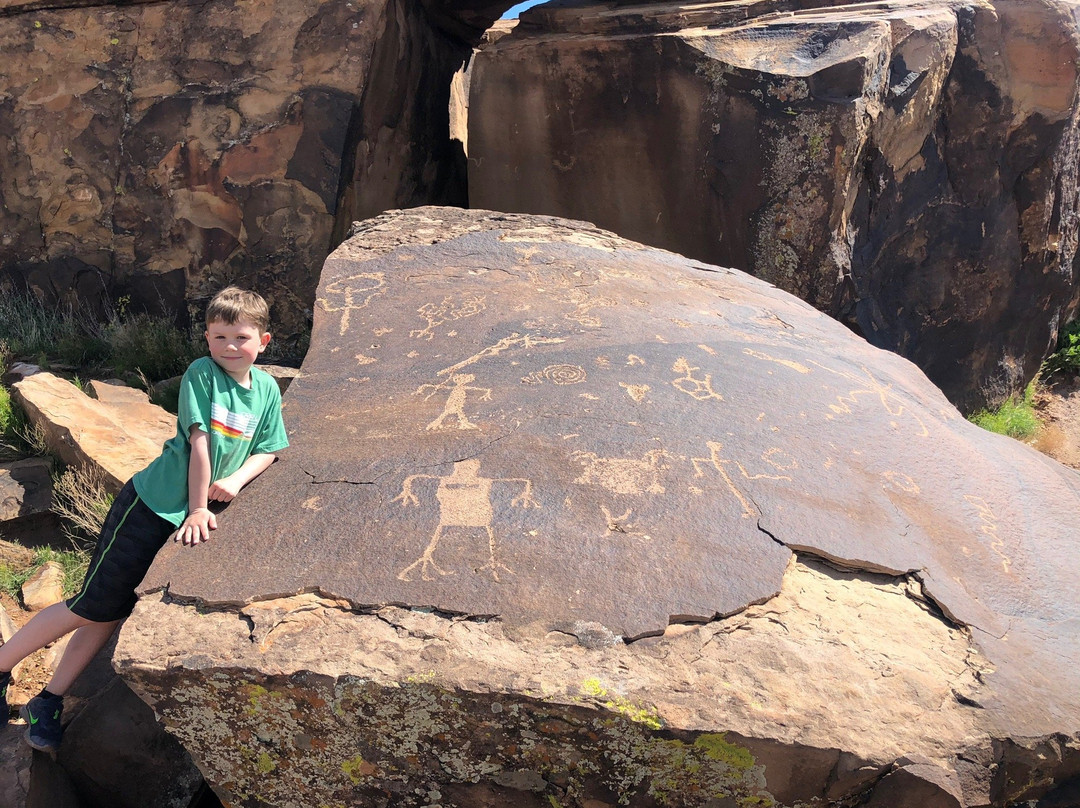 Anasazi Ridge Petroglyphs-Ivins必去景点