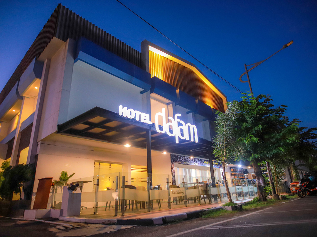 芝拉扎达泛酒店