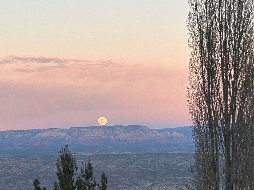 Ghost City Inn主图