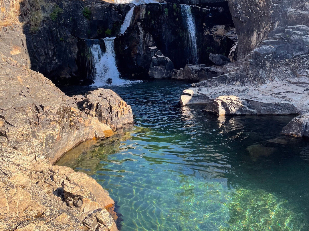 Cascada Los Maquis-Puerto Guadal必去景点