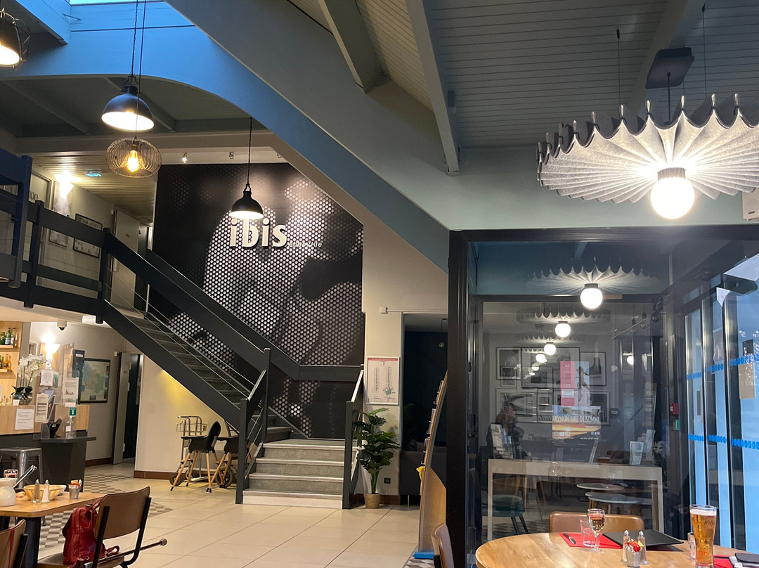 宜必思阿布维尔酒店主图