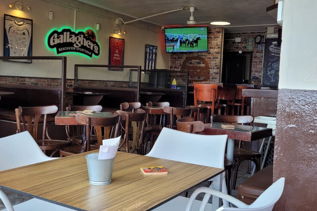 Gallagher's Beachview Sportsbar-提亚必去景点