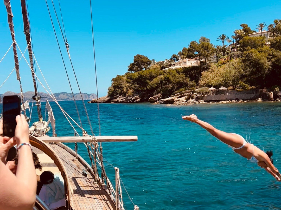 Tudor  Dawn Sailing Charters-波连萨必去景点