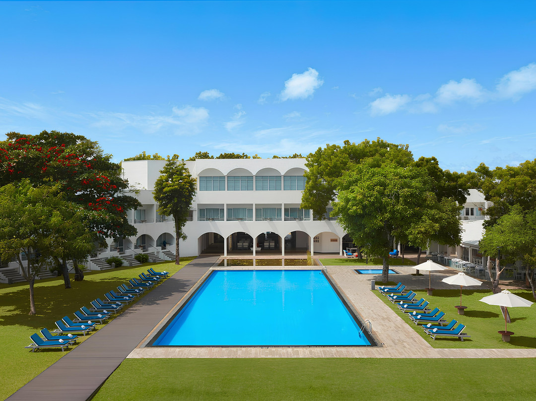 亭可马里查雅蓝光酒店