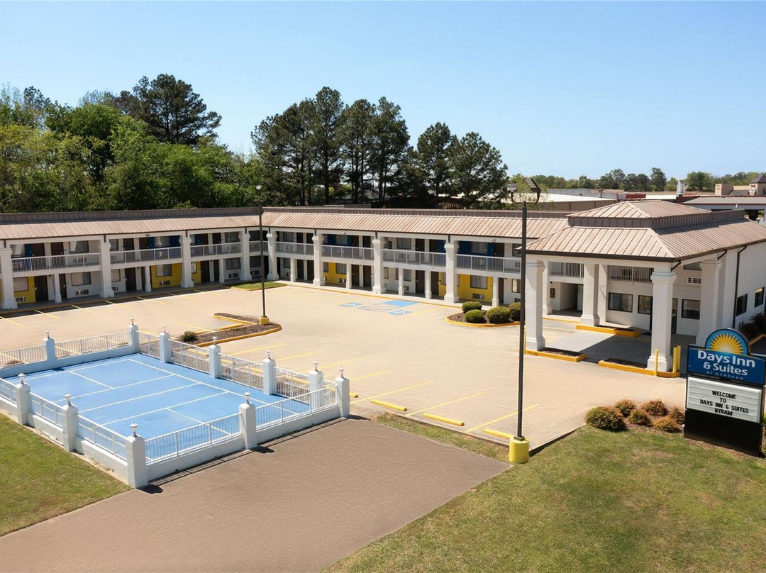 Days Inn & Suites by Wyndham Byram