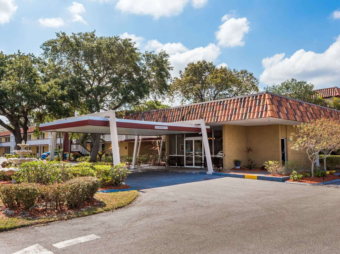 Pinecraft酒店住宿-Baymont by Wyndham Sarasota