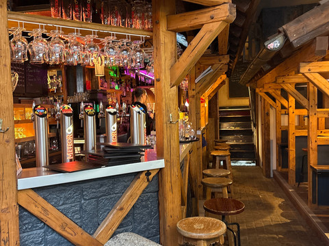 Bar La Ruelle-热拉尔德梅必去景点