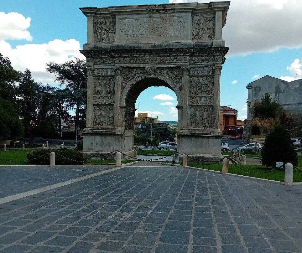 Arco di Traiano-贝内文托省必去景点