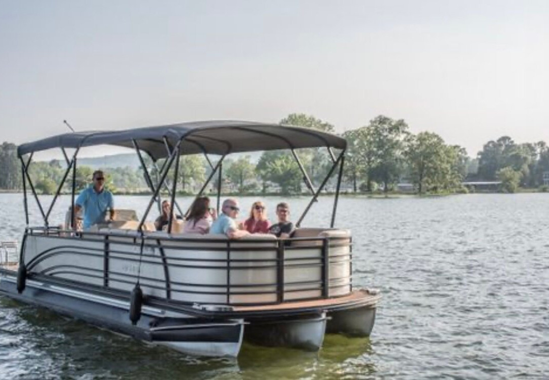 Lookout Point Lakeside Inn主图