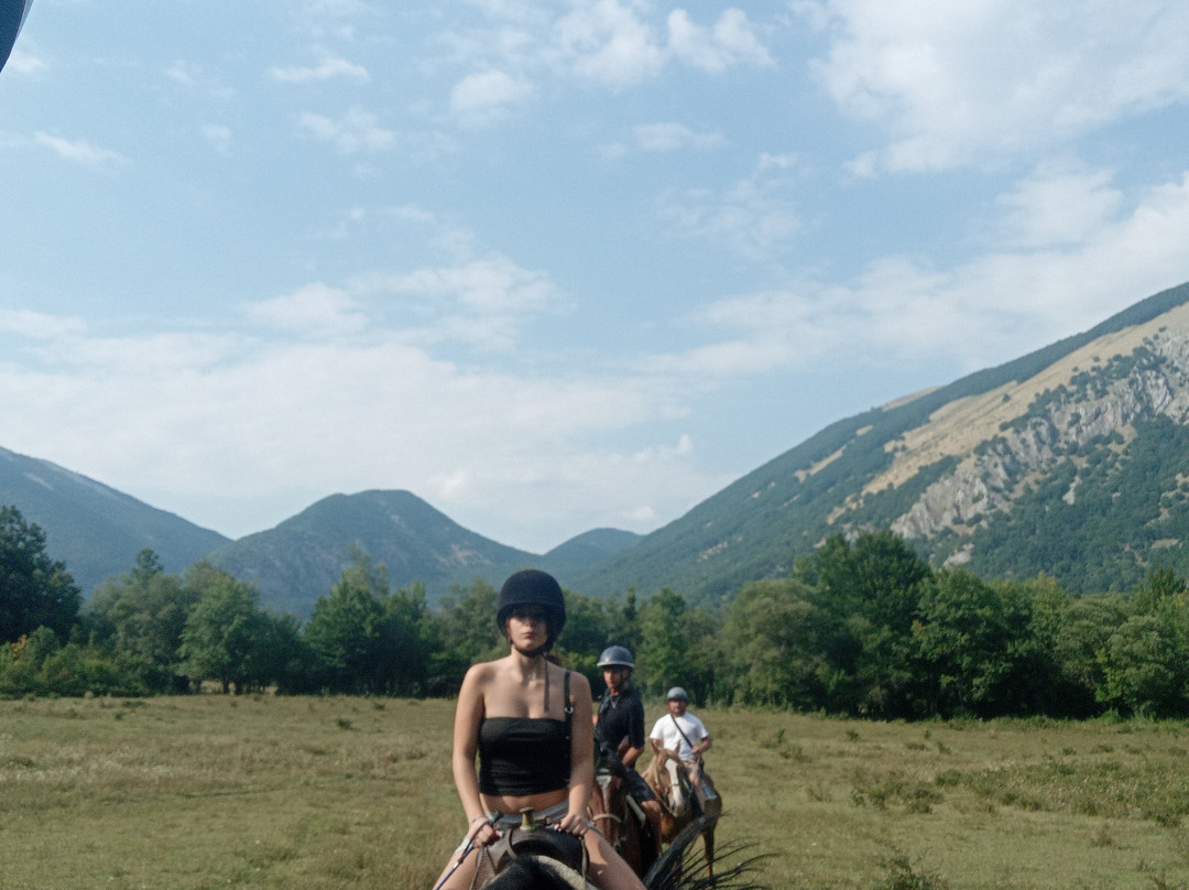 Maneggio La Camosciara-Civitella Alfedena必去景点