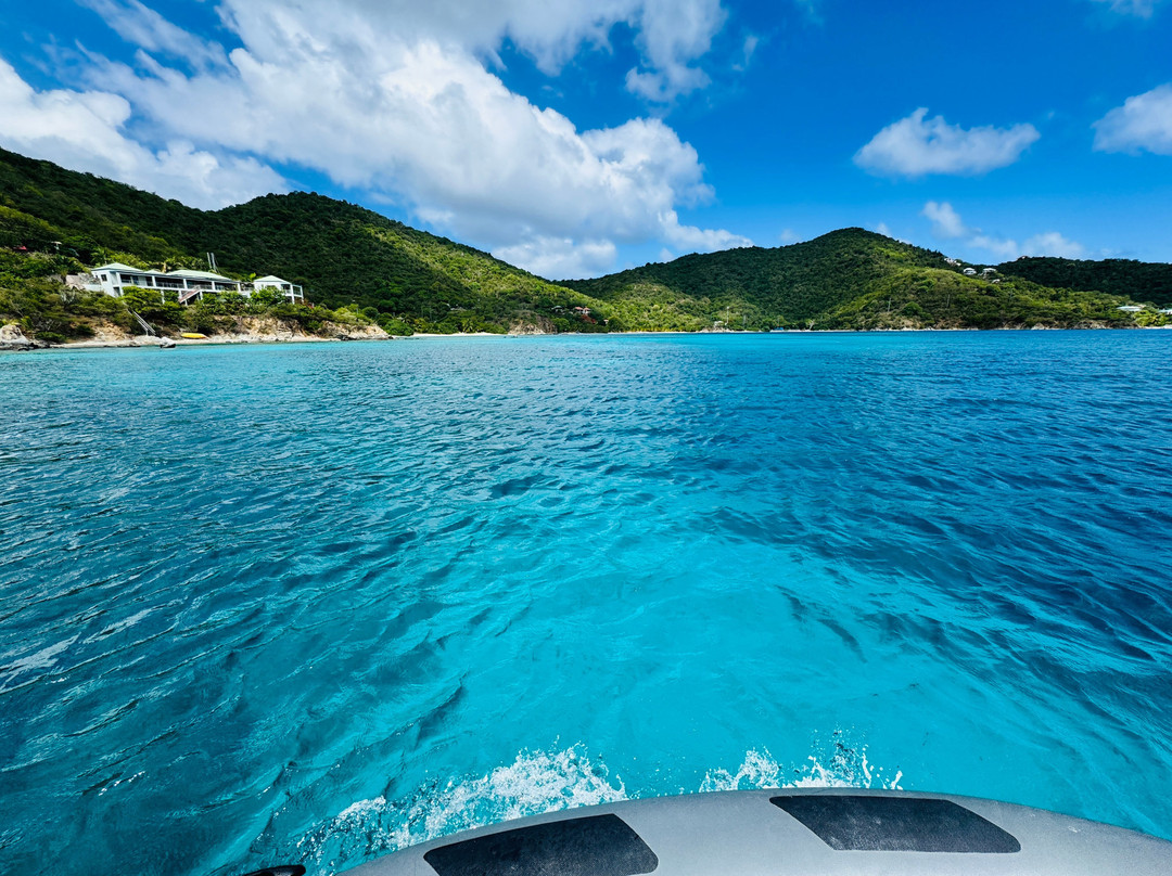 Dockside Dinghy-Coral Bay必去景点