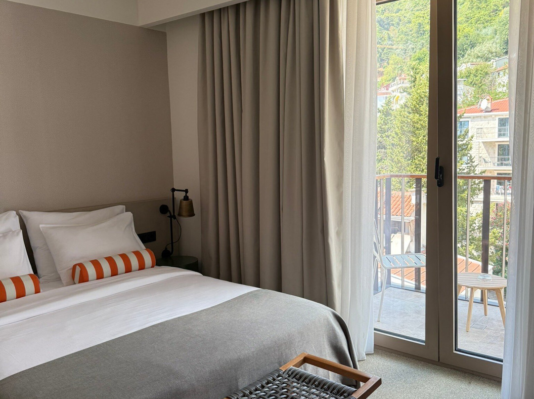 Infinity Hotel & More