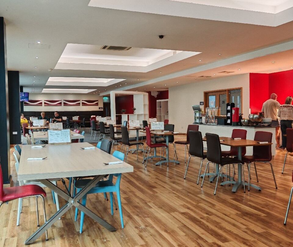 华美达安可米尔顿凯恩斯酒店主图