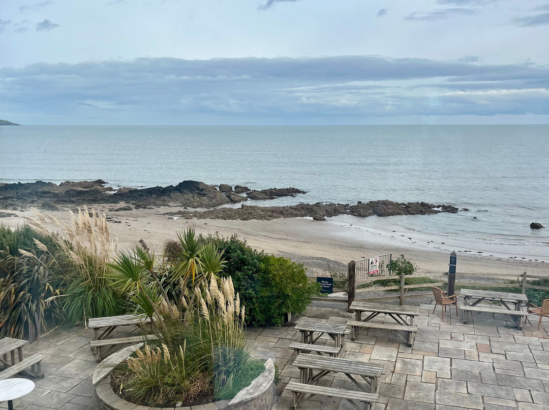 水畔小屋酒店主图