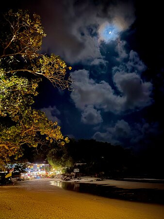 普吉岛船屋酒店主图