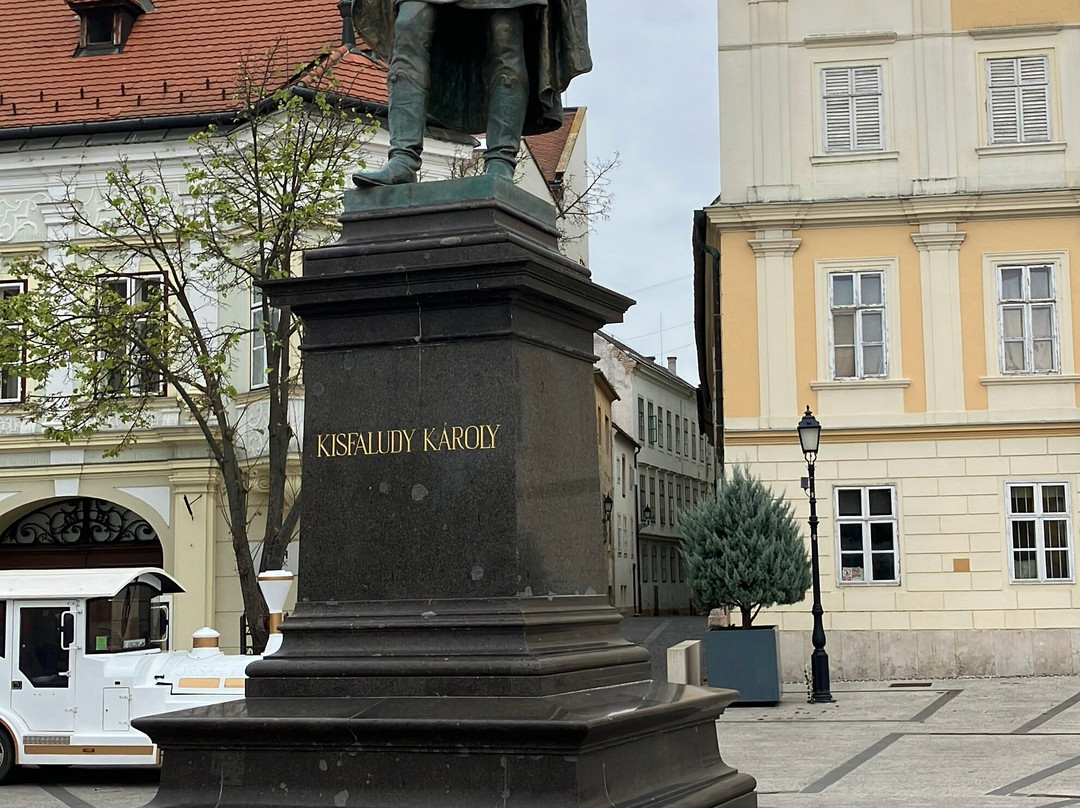 Statue of Kisfaludi Karoly-焦尔必去景点