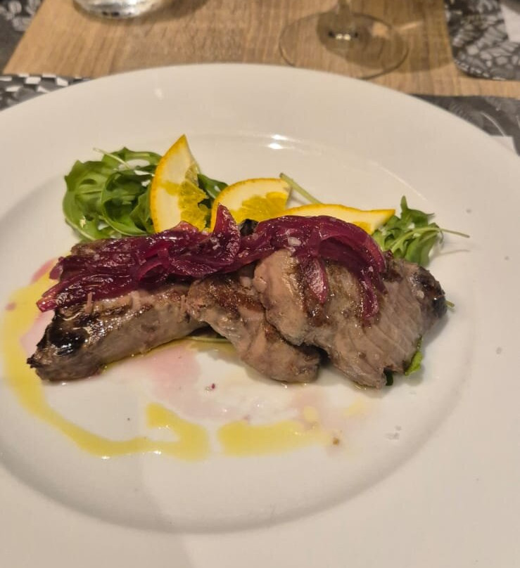 C'est La Vie Food & Drink