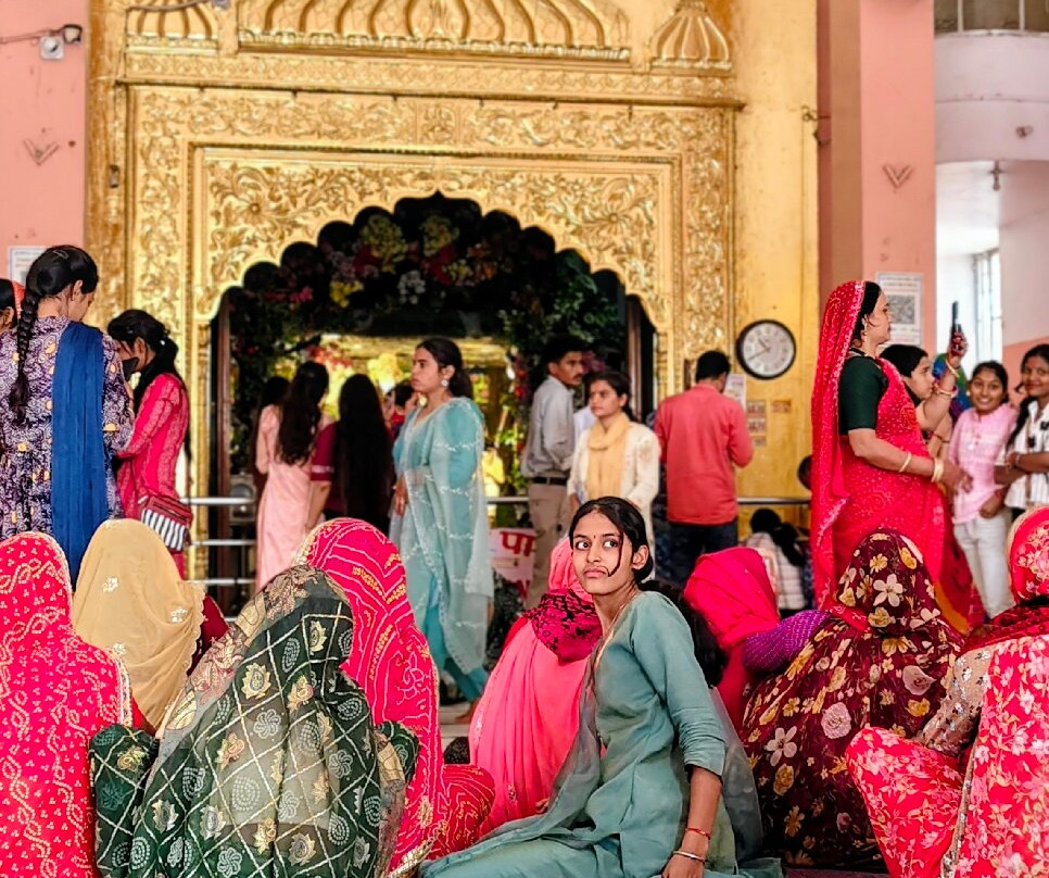 Giriraj Dharan Mandir-Dausa必去景点