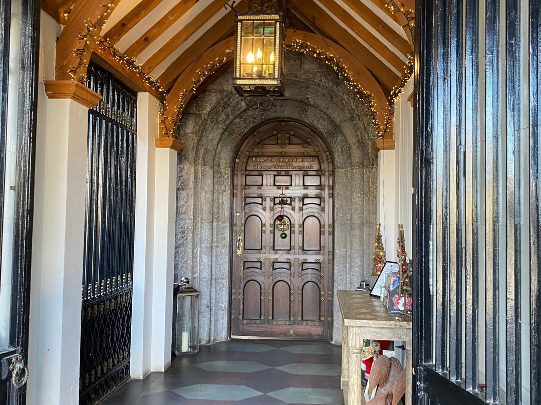 瑞安法城堡酒店主图