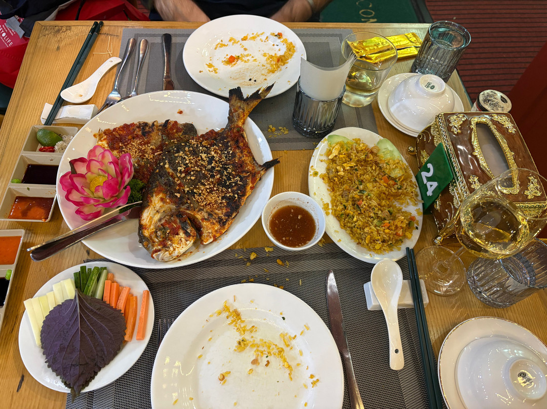 Nhà Hàng Hải Sản Đại Dương Vàng 9999