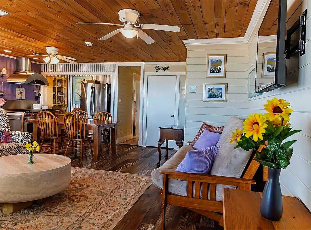 Blue Dolphin Inn and Cottages主图