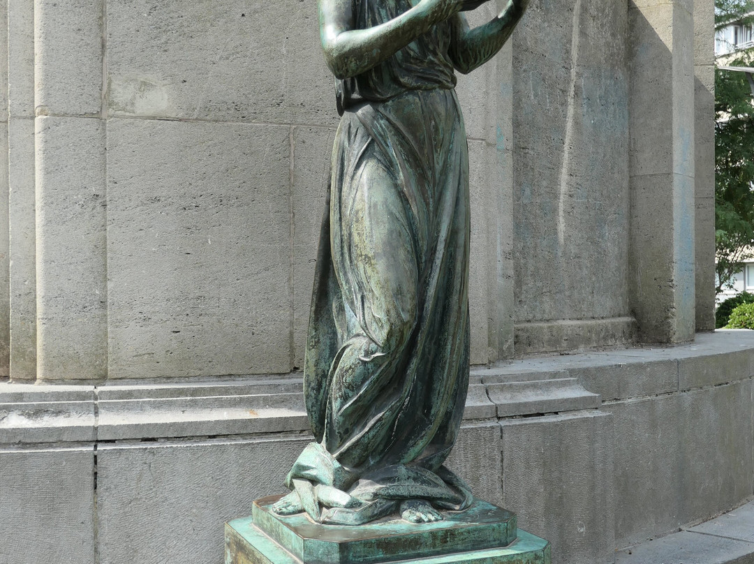 Mémorial Louis Schmidt-艾特贝克必去景点