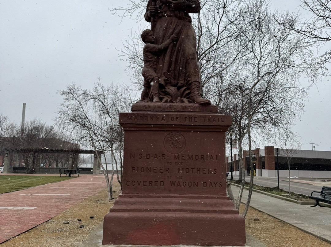 Madonna of the Trail-斯普林菲尔德必去景点