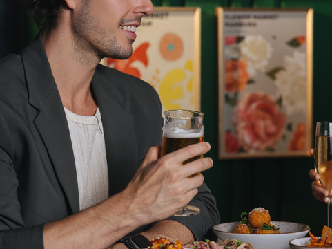 Windows Bar & Lounge