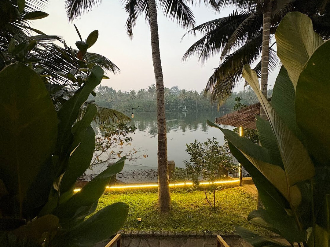 Green Chromide River View Wooden House主图