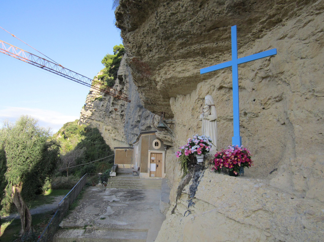 Santuario della Madonna delle Virtù-文蒂米利亚必去景点