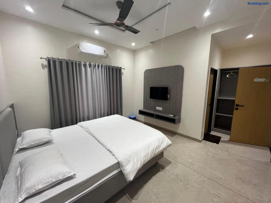 Anjali Lodging Shani Shinganapur