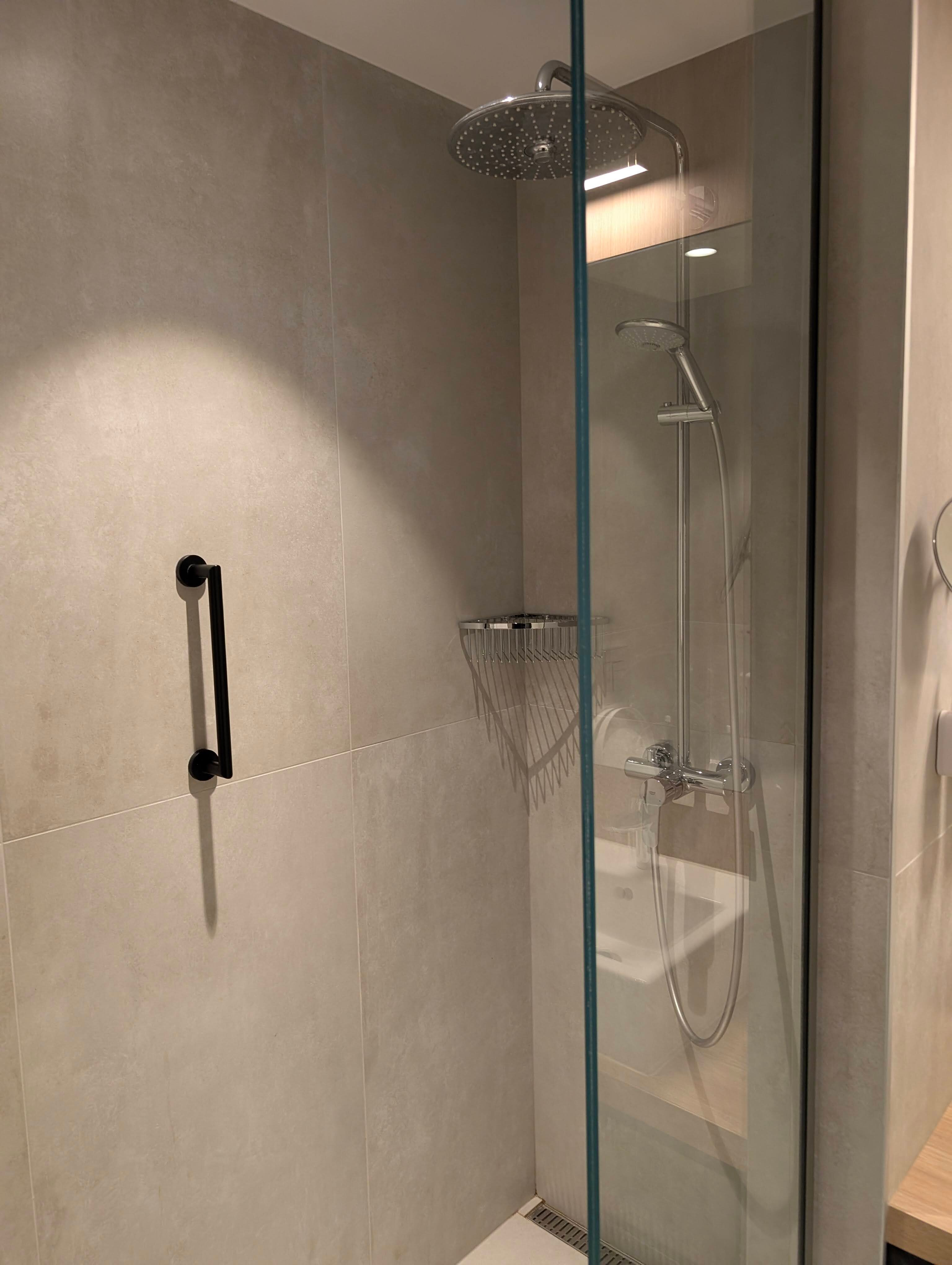 Park Inn by Radisson Vilnius Airport Hotel & Conference Centre-浴室