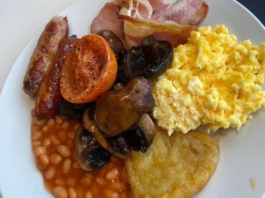 假日巴斯尔登酒店主图