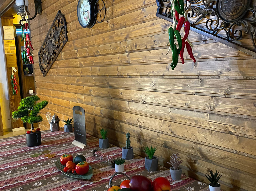 罗纳沃荣图鲁酒店主图