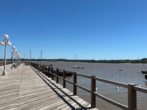 Muelle del Puerto de Yates-科洛尼亚·德尔萨克拉门托城必去景点