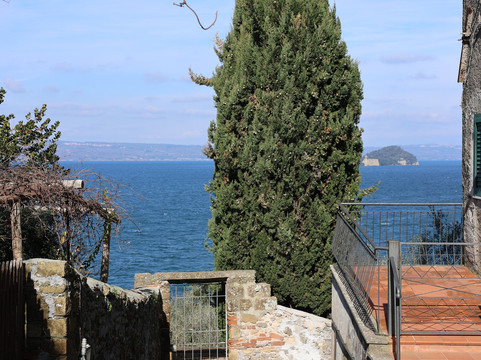 Lungolago di Capodimonte-Capodimonte必去景点