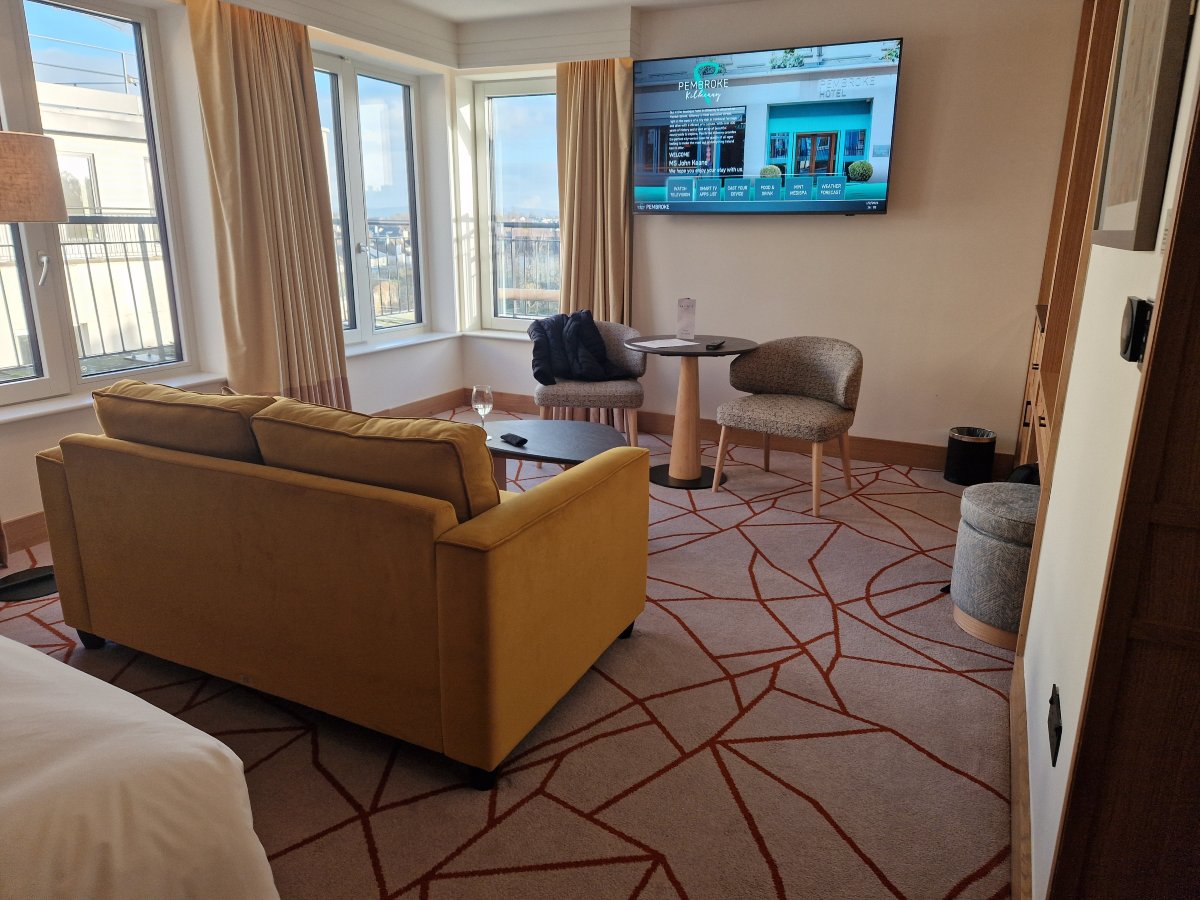 基尔肯尼佩恩布鲁克酒店-客卧