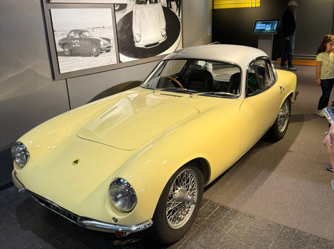 Revs Institute-那不勒斯必去景点