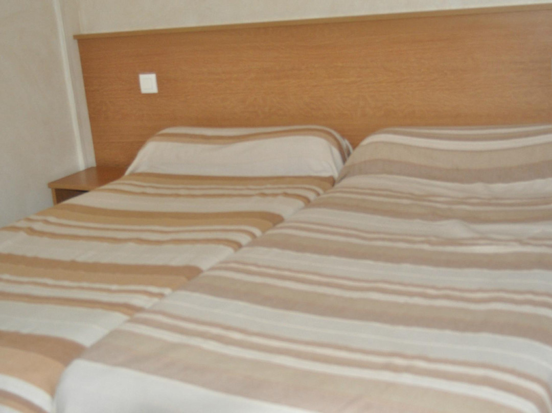 巴黎之家酒店主图