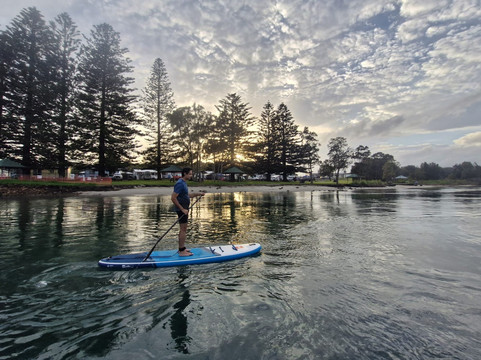 Stand Up Paddle Boarding Shellharbour-谢尔哈伯必去景点