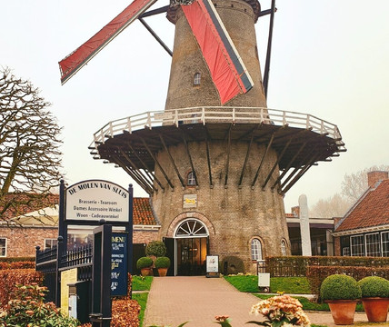 里沃斯餐厅酒店主图