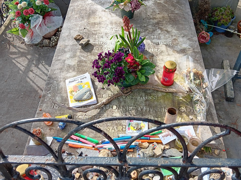 Tombe Arthur Rimbaud-沙勒维尔梅济耶尔必去景点