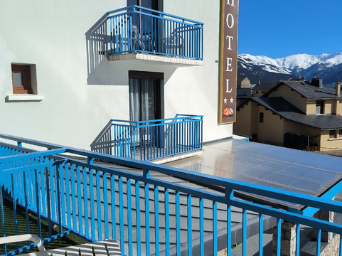 乌斯塔莱酒店主图