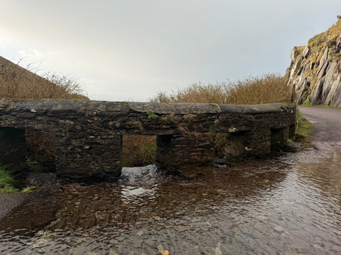 Hold A Baby Lamb-Glanfahan必去景点